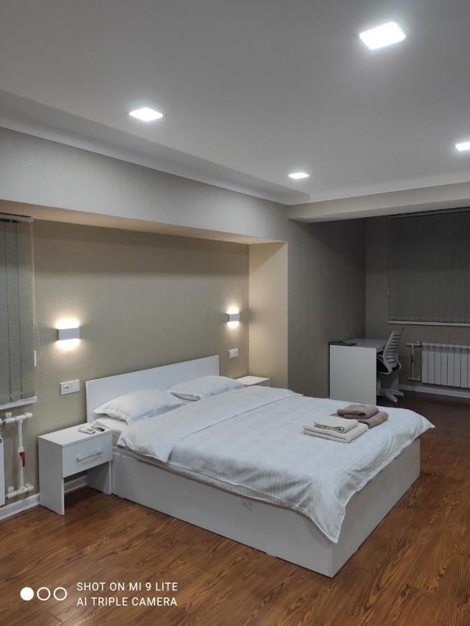 1-Bedroom Apartment In The Very City Center Tasjkent Eksteriør bilde
